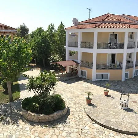 Apart-hotel Village & Family 3*