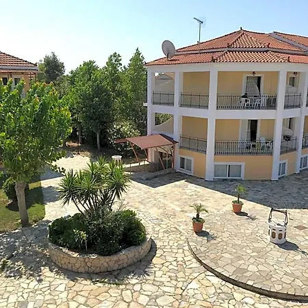 Village & Family 3* Laganász