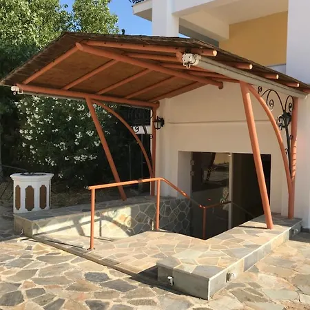 מלון דירות Village & Family 3*
